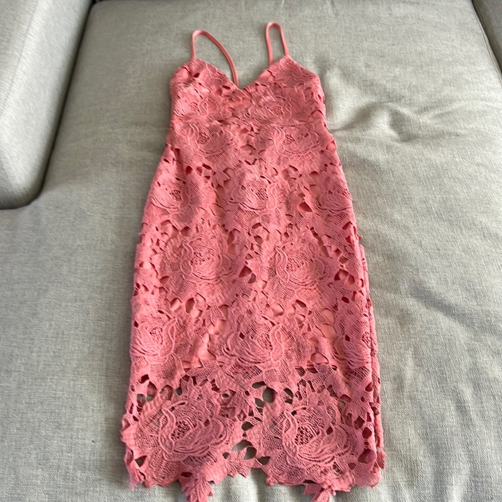 New with tags pink lace size 6 Boohoo midi dress